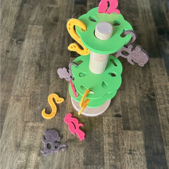 KIWICO WOODEN TREE WITH FELT ANIMALS - Picture 3 of 4